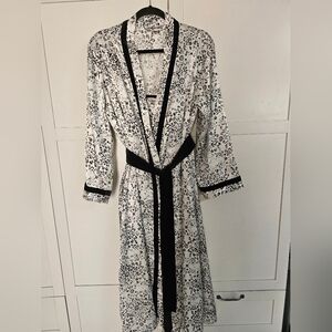 Morgan Taylor Intimates Black White Floral Robe/Nightgown S/M NWOT